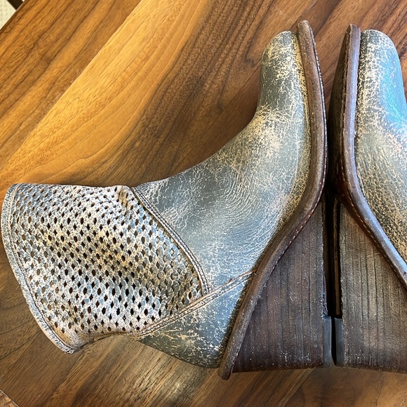 Bed Stu Cobbler Leather Duchess Perforated Wedge Pull On Boots Smoke Grey Lux 9 - Picture 5 of 13